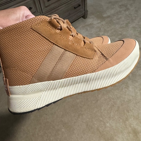 Sorel boots - Picture 4 of 8